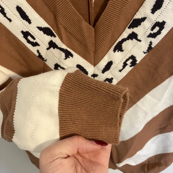Mazik Animal Print Deep V Sweater - Picture 4 of 6